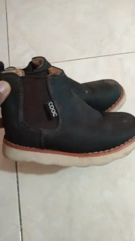 Sepatu anak ukuran 24
