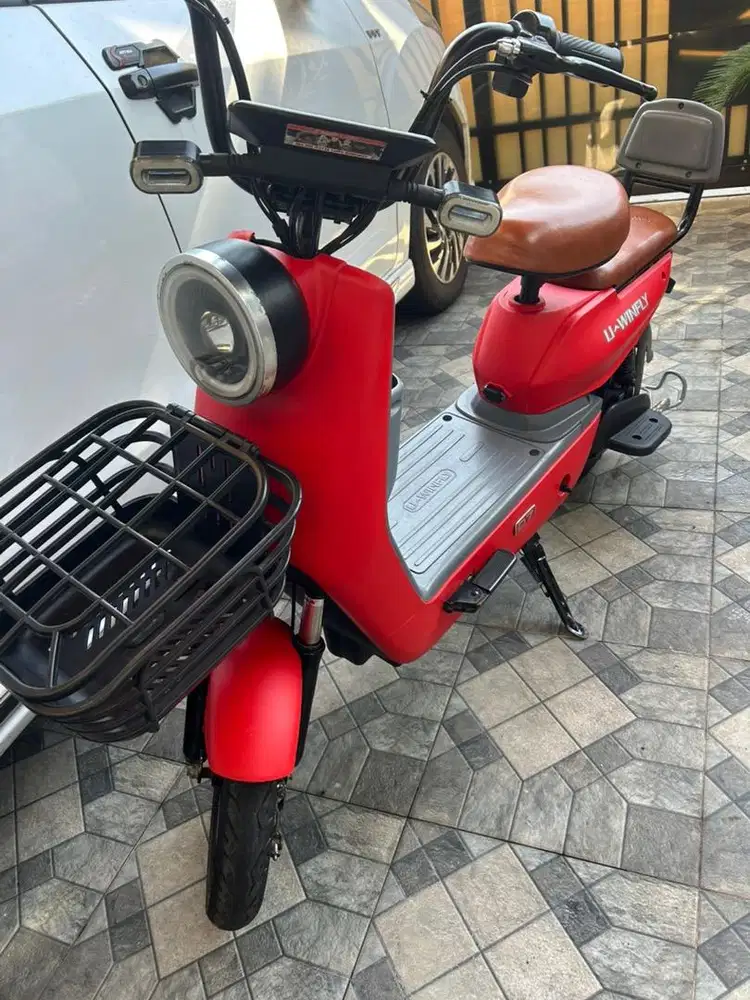 uwinfly d7 aki baru