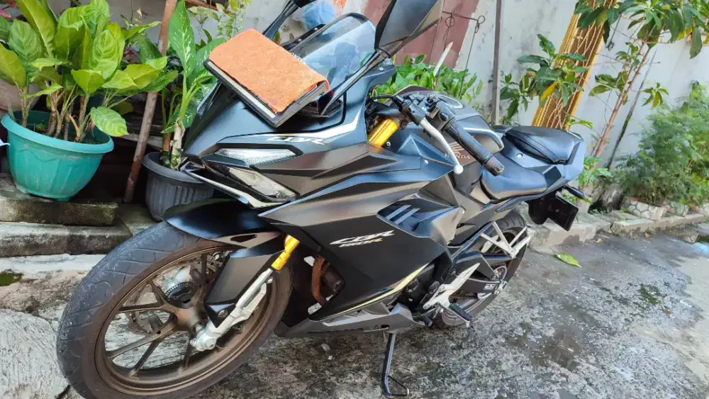 Motor Honda New CBR 150R K45R 2024 Black km Pajak panjang Surat lengkp