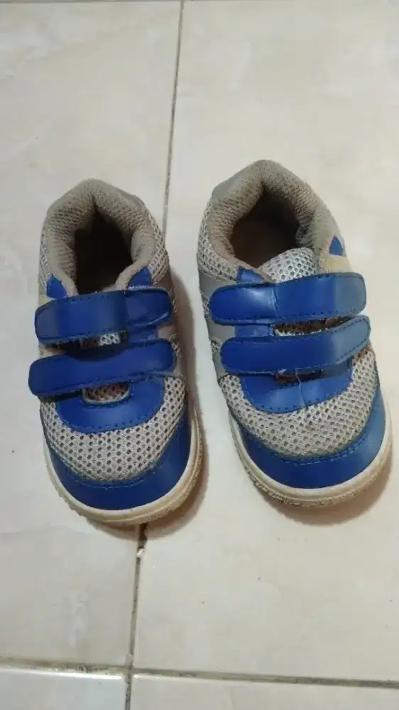 Sepatu ukuran 22  ank