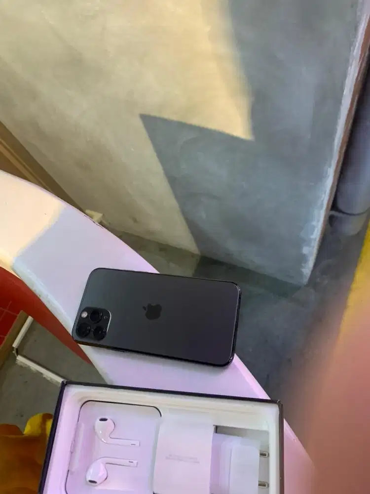 iphone 11 pro max 256gb judul sesuai
