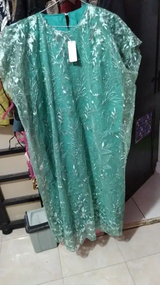 Kebaya warna hijau toska