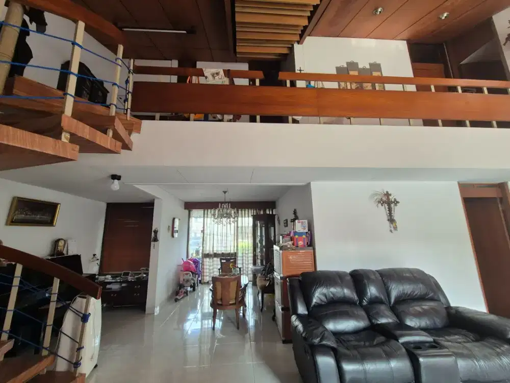 Jual Mantap Rumah Mewah Dengan Halaman Luas di sukajadi Mainroad, Bandung