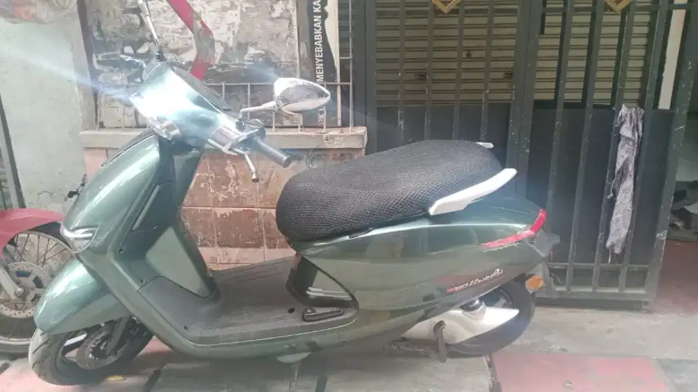 Sepeda motor listrik masih mulus blom lama di beli