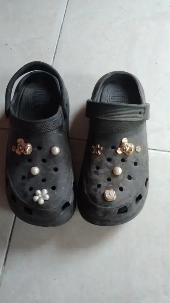 Ukuran 38 sendal sepatu warna hitam