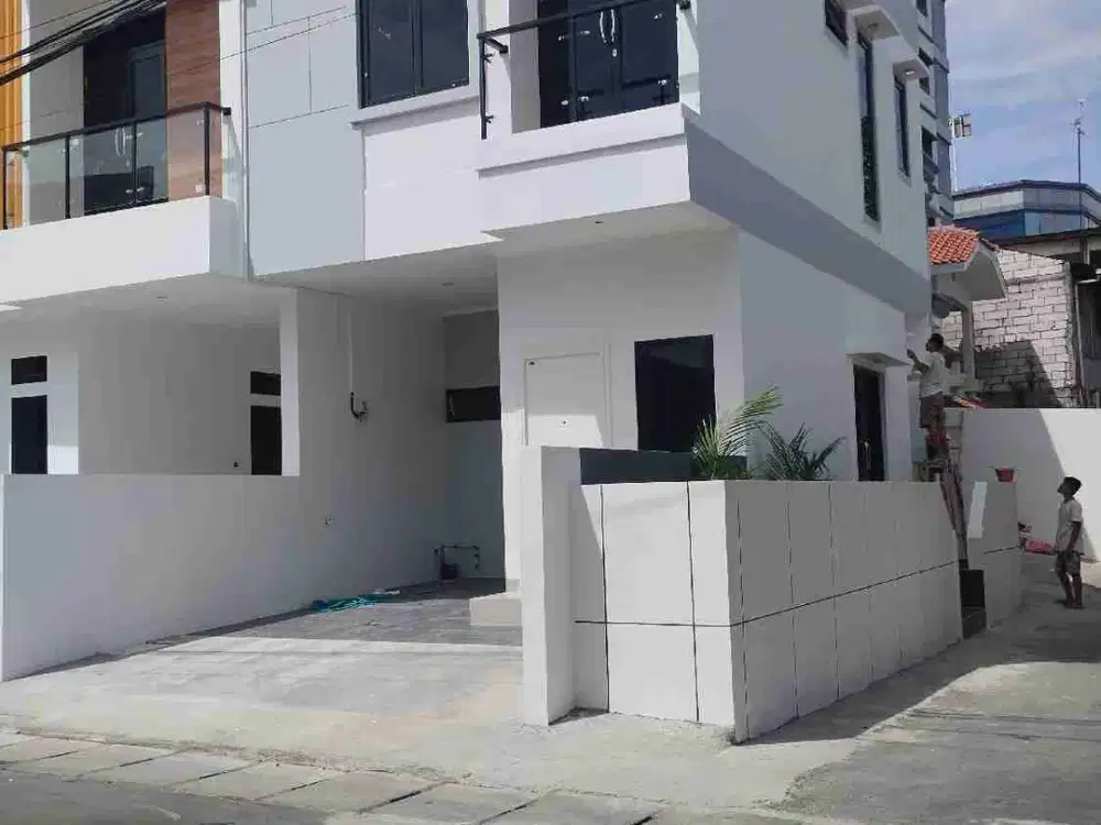 Dijual rumah 2 lantai bangunan baru 10 menit dr tol Cempaka putih