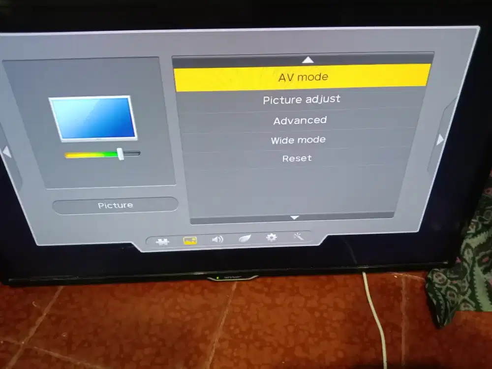 SHARP AQUOS LED 24 INC