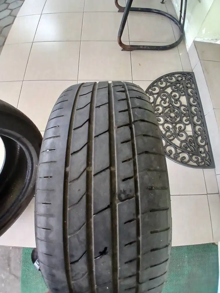 3 bh Ban 215/55 R18