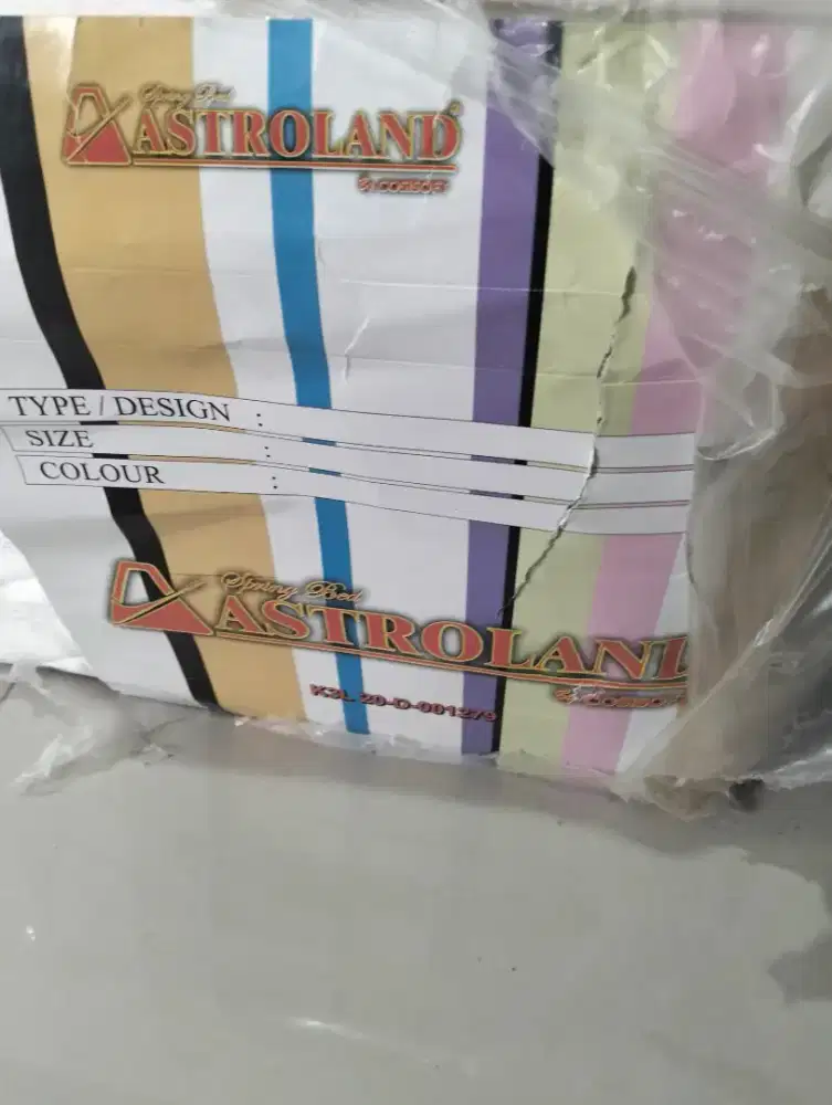 Mau jualan tempat tidur springbed warna putih, ukuran 140x200