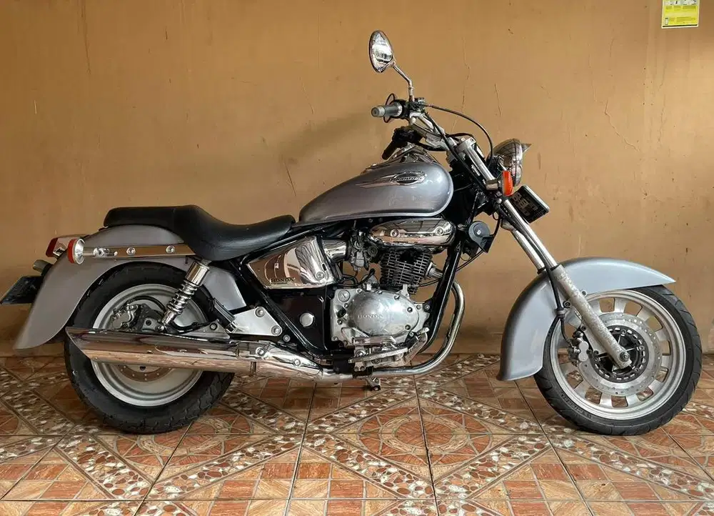 Honda Phantom Silver limited