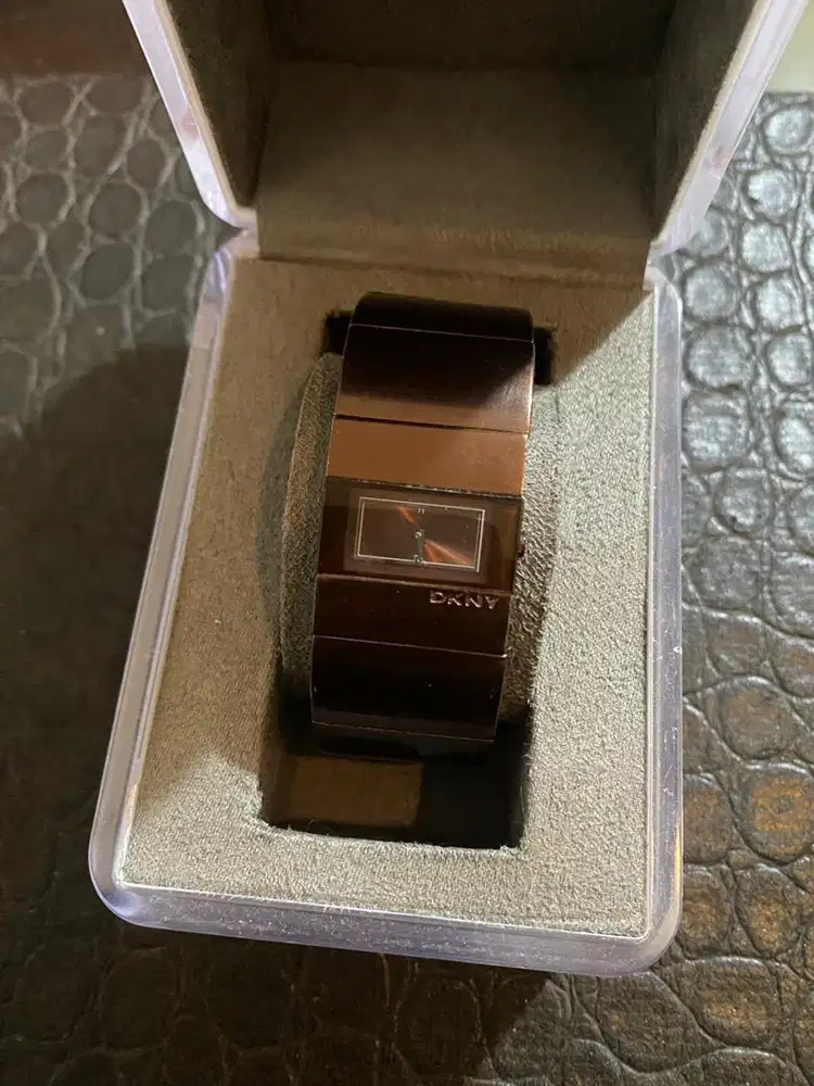Jam tangan DKNY Wanita Donna Karan New York Ori