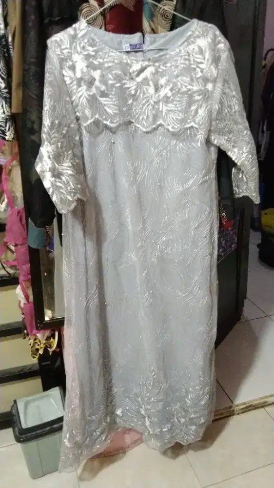 Kebaya warna abu abu