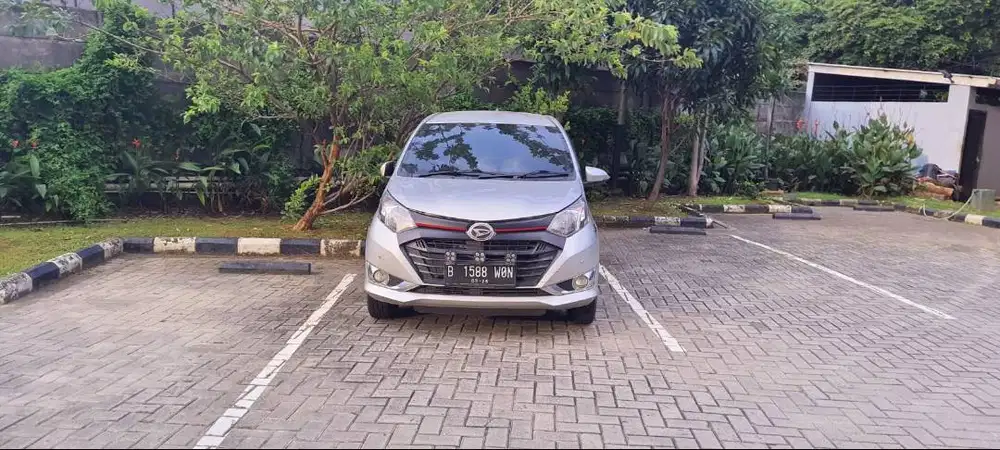 Daihatsu Sigra R MT Deluxe