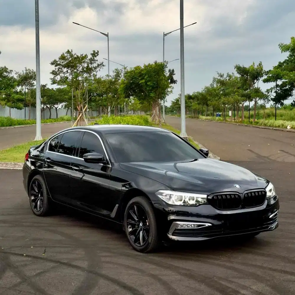Super low KM / BMW 520i 520 G30 2018