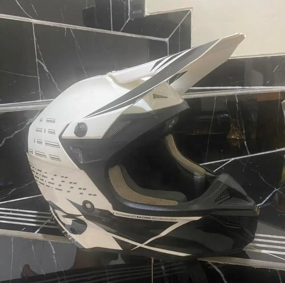 helm motorcross/ enduro Oneal 5 series