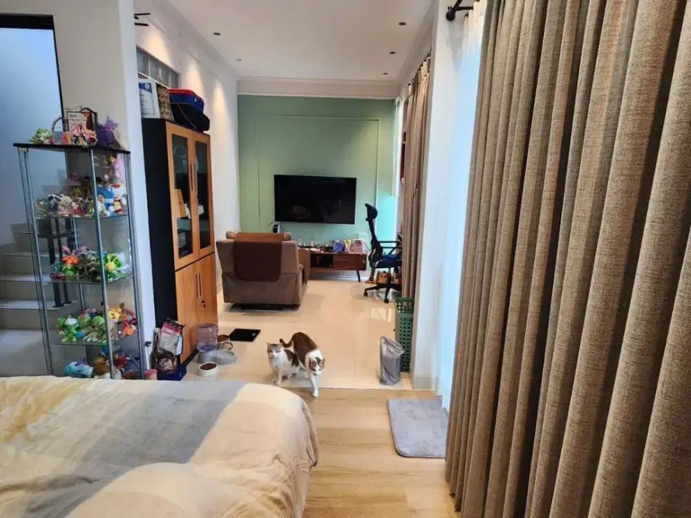 Sewa Rumah 2 Lantai Plus Attic Cluster Jura, Furnish dan Interior Premium Hanya di Metland Menteng, Cakung 028