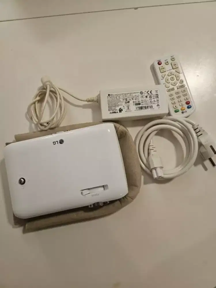 Proyektor LG PH550 mulus projector led