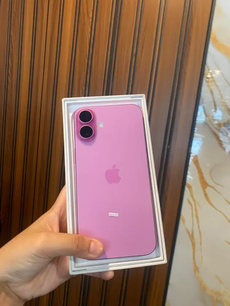 Iphone 16 plus pink just open box Cc0