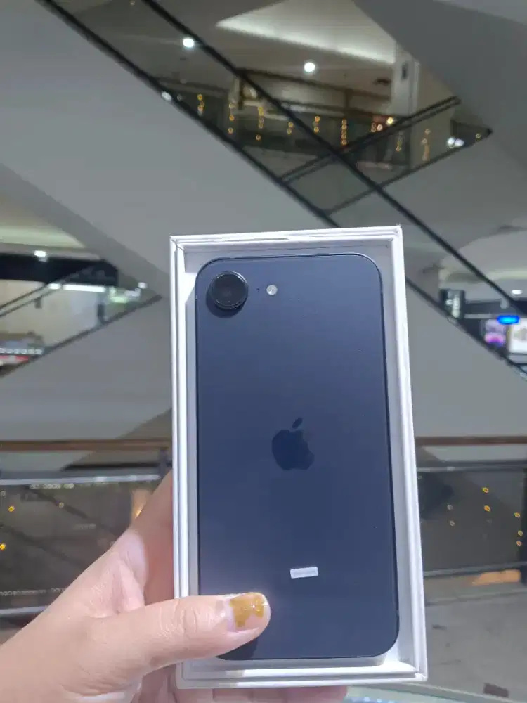 iphone 16 e like new ibox