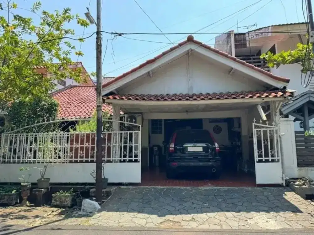 Rumah Asri Hadap Taman LT 224 di Komplek Jakapermai Dekat LRT Galaxy