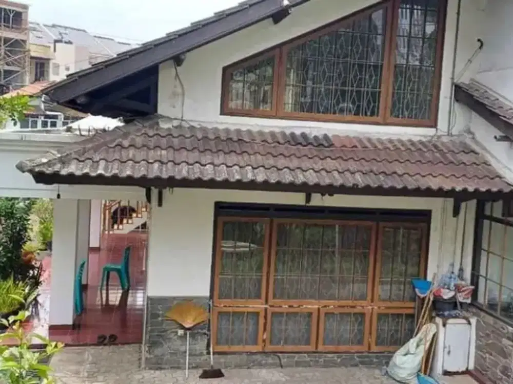 Dijual Hunian Besar dan Asri Posisi Hook Semi Furnish Lokasi Startegis di Sarijadi Bandung