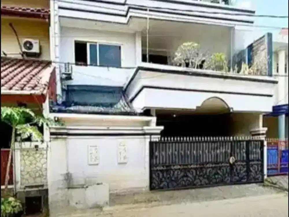 Rumah 3 Lantai di Komplek Jatibening Estate