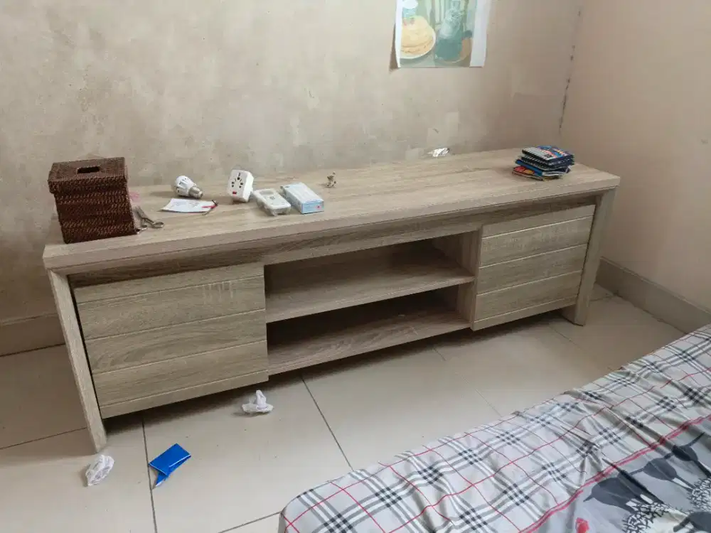 Rak TV bahan kayu jati belanda