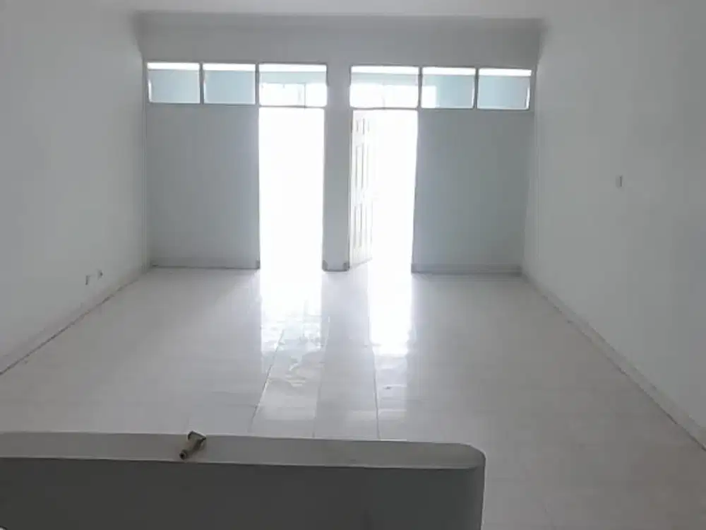 Disewakan Ruko Nyaman dan Terawat Lokasi di Mainroad Singgasana Pradana Bandung