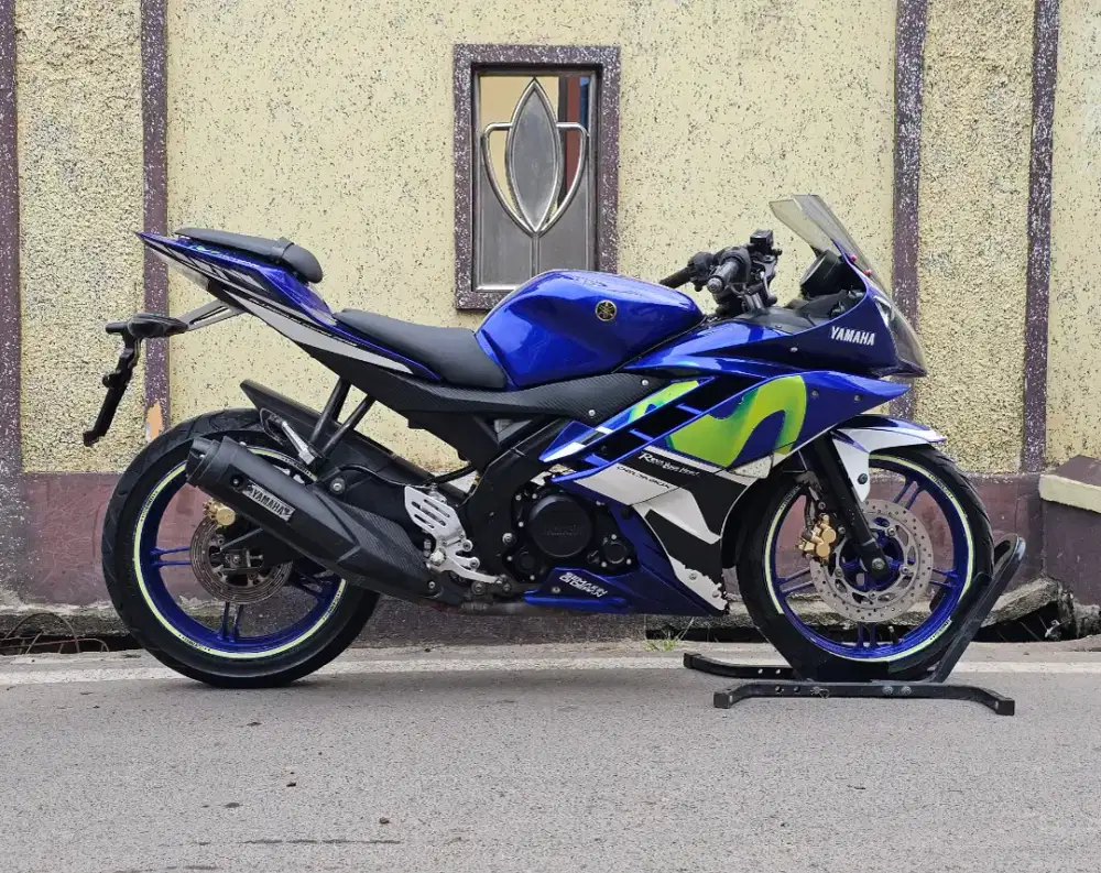 Yamaha R15 V2 2015