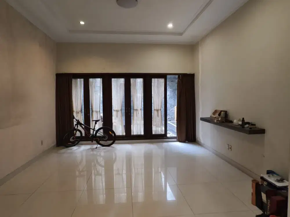 Dijual Rumah Hunian Mewah Nyaman dan Terawat Lokasi Strategis di Mainroad Batununggal Indah Bandung