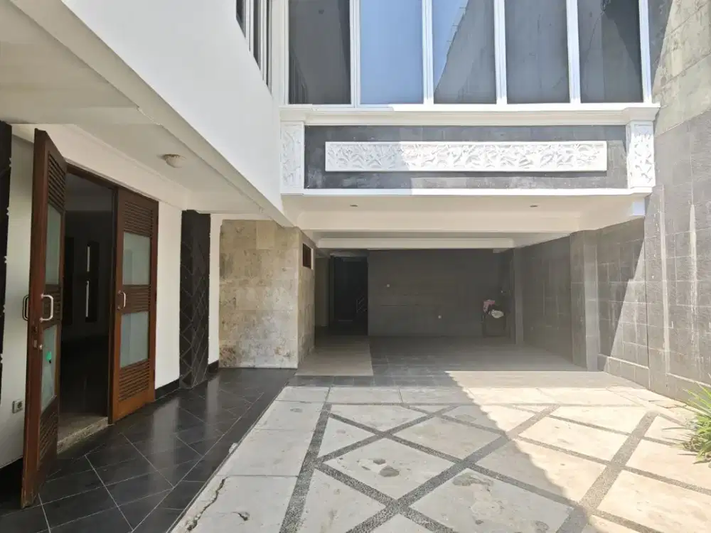 DISEWAKAN RUMAH DEKAT AREA PERKANTORAN DI MENTENG
