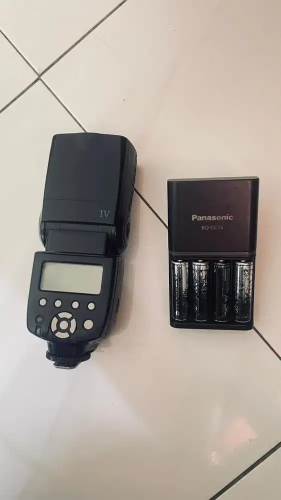di jual flash yongnuo 560 universal & charge panasonic include batre