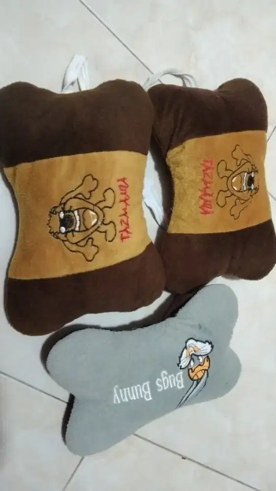 Bantal mobil ada 3