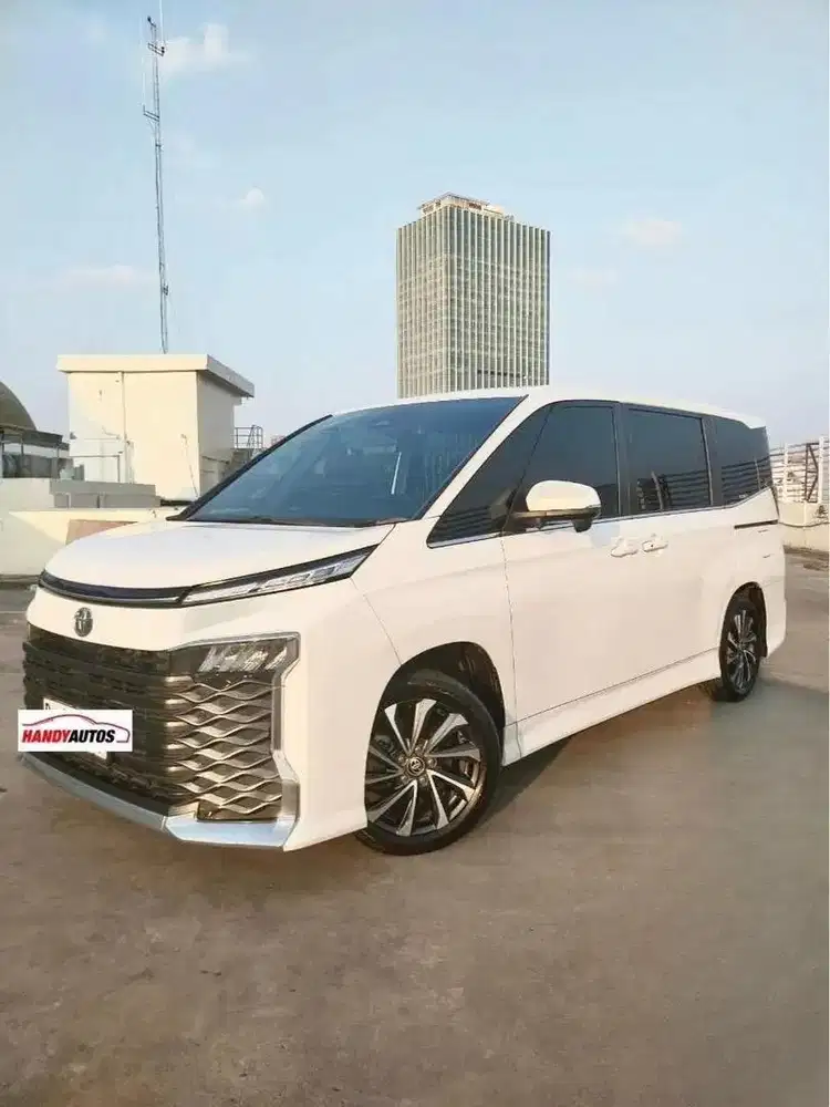 Toyota Voxy 2.0 Tahun 2023 Automatic Putih Metalik