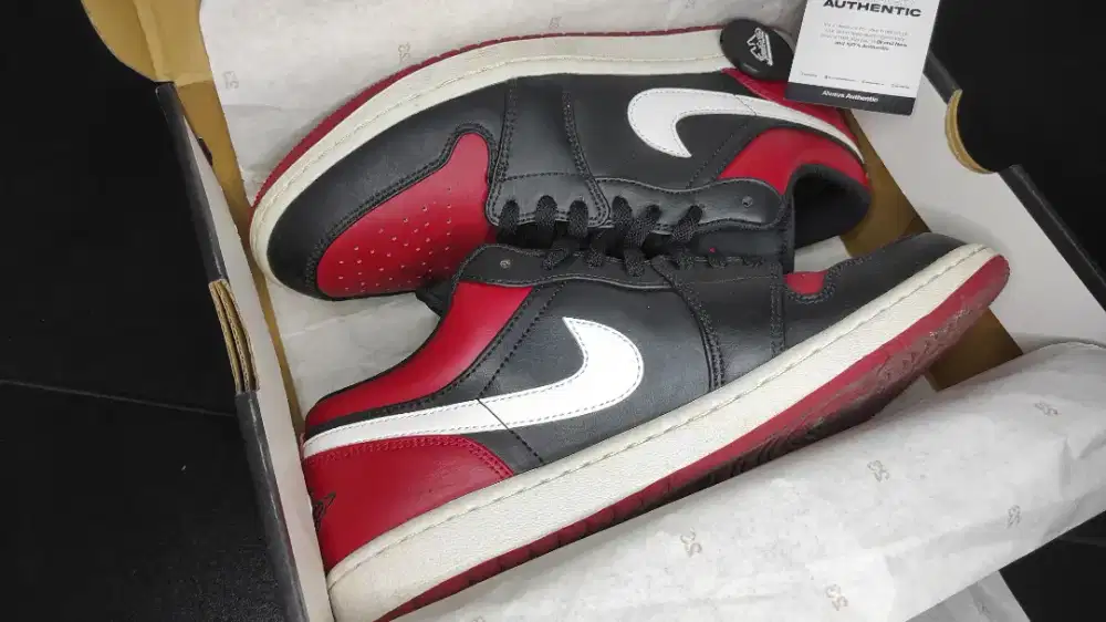 Sepatu Nike Air Jordan 1 Alternate Bred To Men