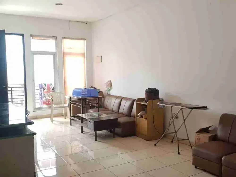 DIJUAL CEPAT RUMAH SHM 3 LT LUAS 300M 5+1 KAMAR TAMAN RATU JAKBAR