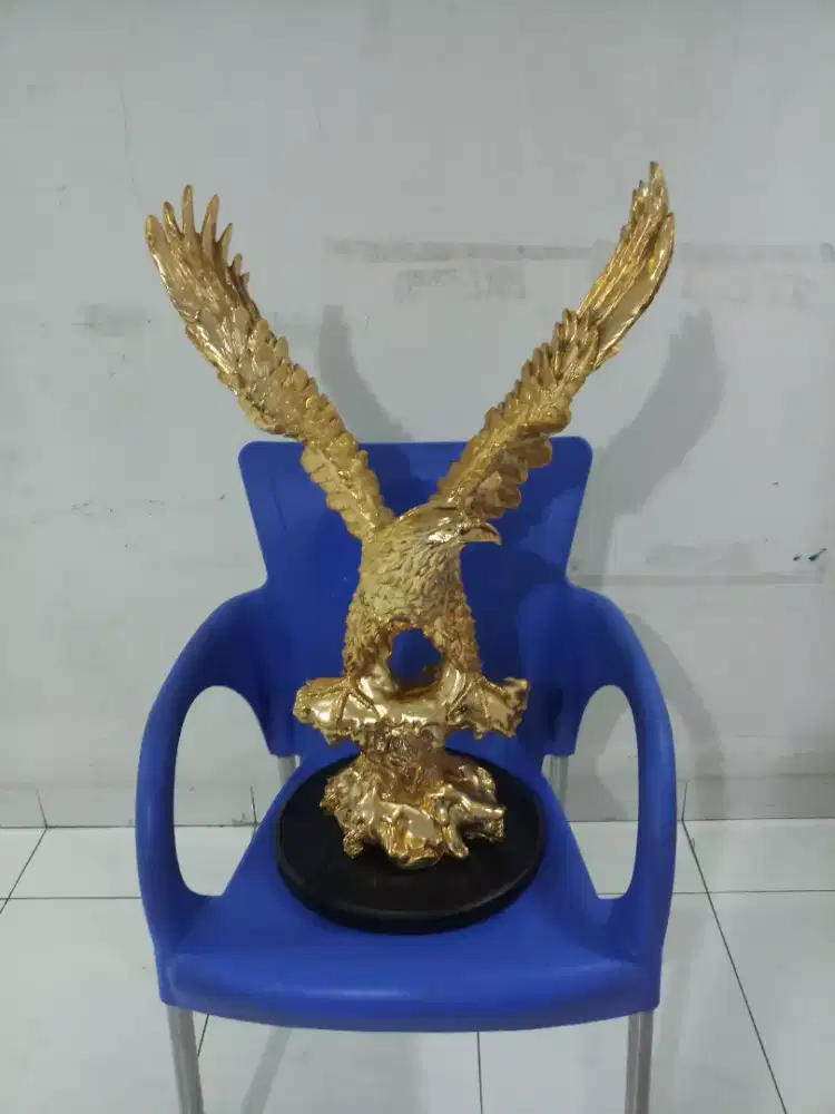 Collector Patung Garuda Eagle Elang Gold Emas Mewah Pajangan Antik