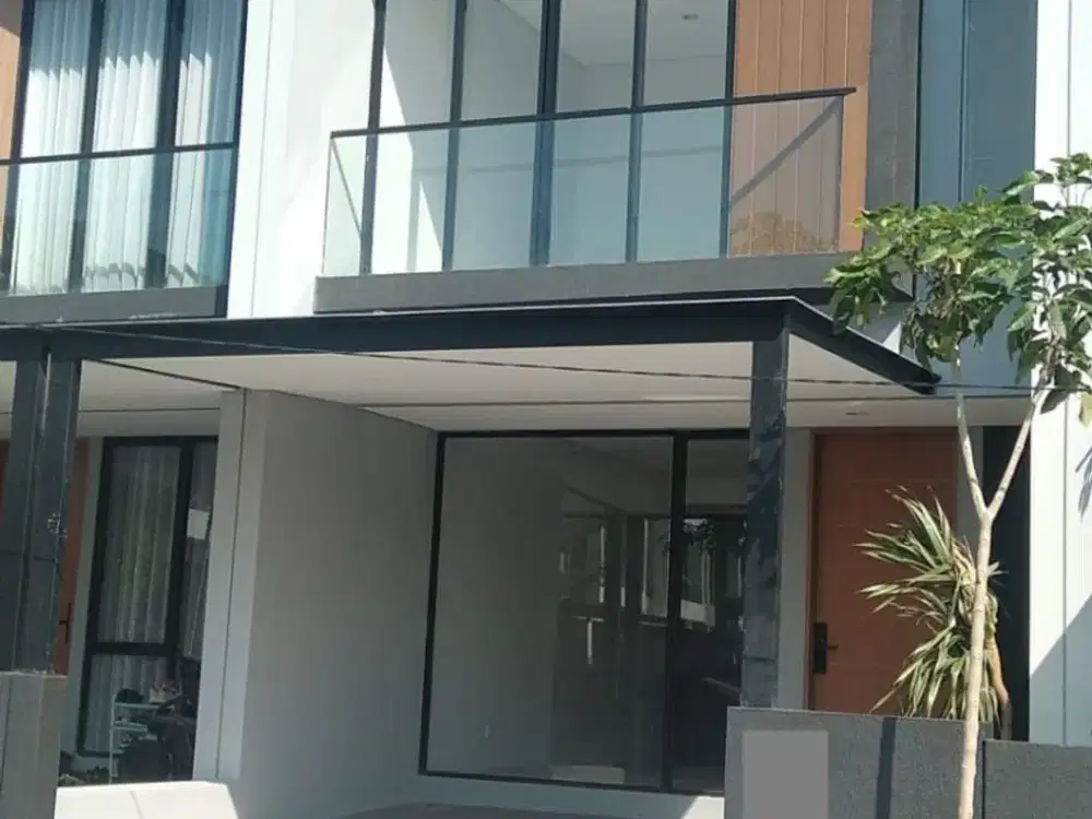 Gress Minimalis Rumah Citraland Depan Danau