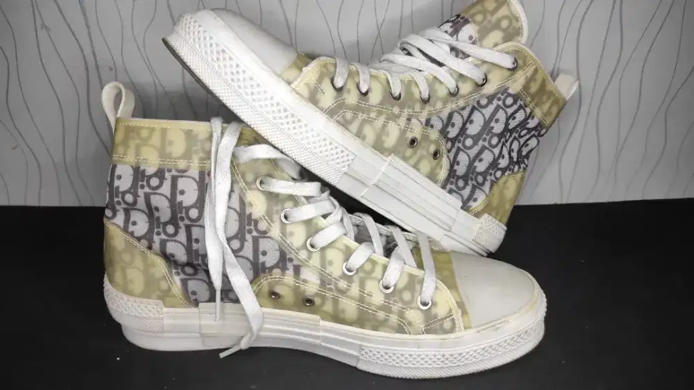 Swpatu Snekares Dior High