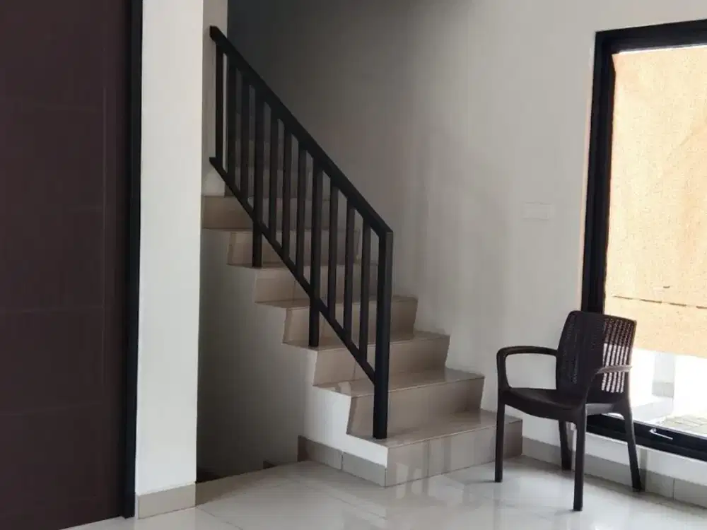 DISEWAKAN RUMAH HOOK CLUSTER DAYANA SUMMARECON BANDUNG