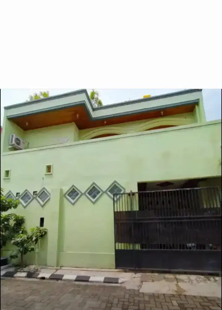 Disewakan rumah mewah bisa bulanan,dan kokoh,tiga lantai,strategis.