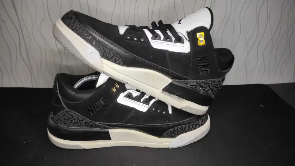 Sepatu Air Jordan 4 Retro Black