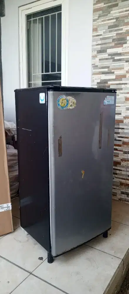 Kulkas 1 pintu merk Sanyo Aqua bekas