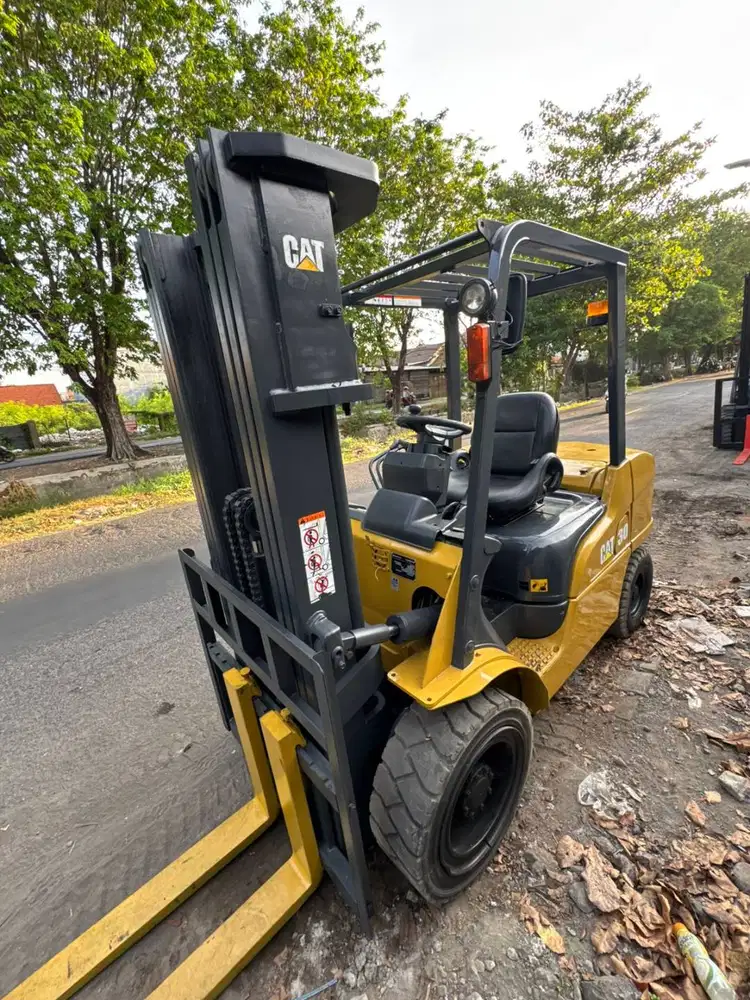 CATERPILLAR 3 TON MAST TRILIFT BERGARANSI MESIN LANGSUNG PEMILIK