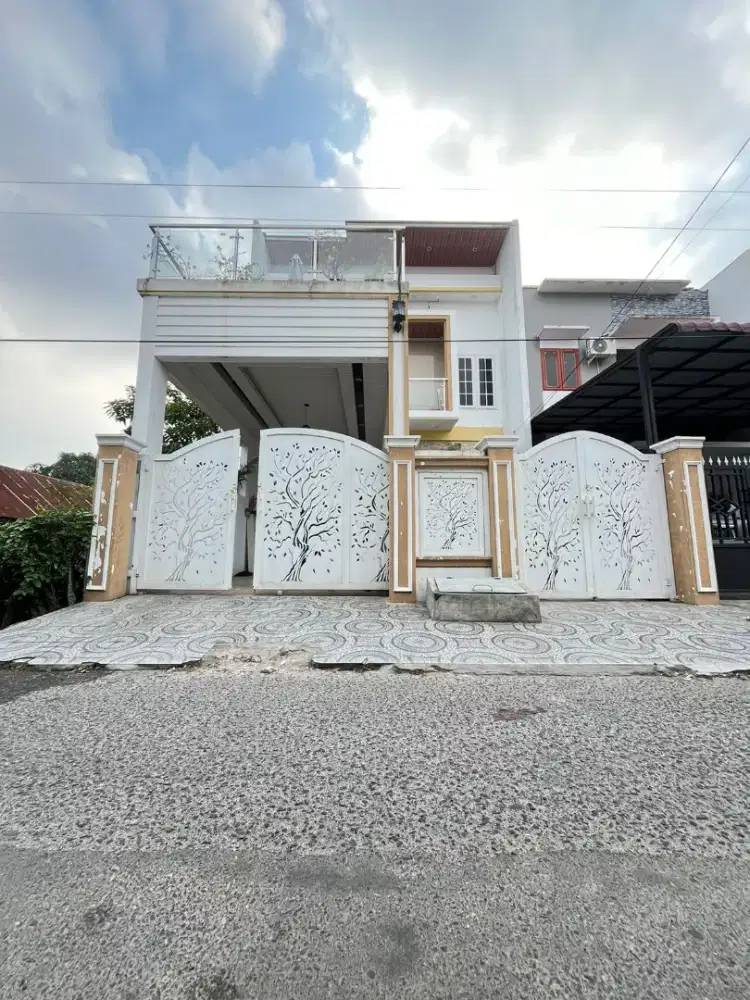 READY RUMAH MEWAH 2 LANTAI COCOK UNTUK KUMPUL KELUARGA