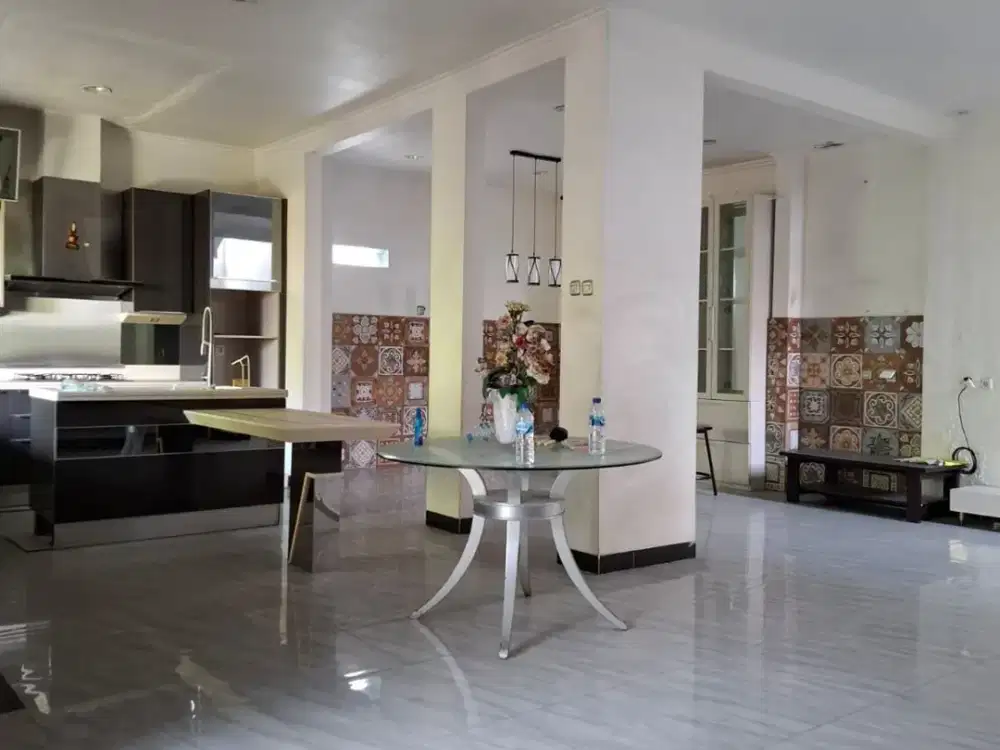 Disewa Rumah Semi Furnished Dekat AEON Mall di Cluster JGC Jakarta Timur