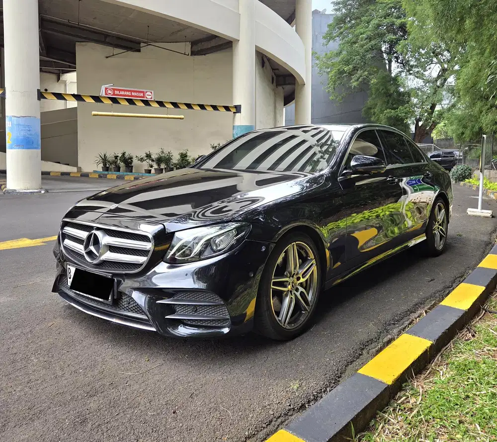 ( CASH ! LOW KM 30RB PAJAK PJG ) Mercedes Benz E300 AMG 2018