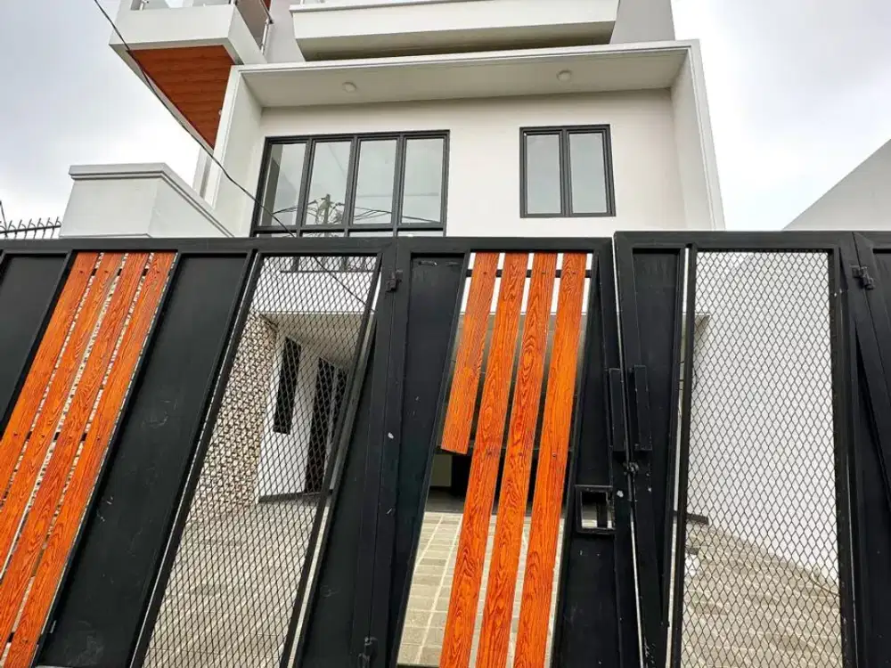 Rumah Megah Bergaya Modern Kontemporer di Duren Sawit Jakarta Timur 5 Kamar Tidur