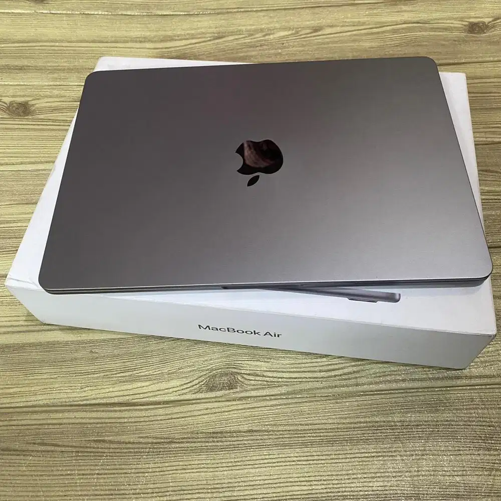 Macbook air M3 Like new IBOX ON bisa COD dan TT