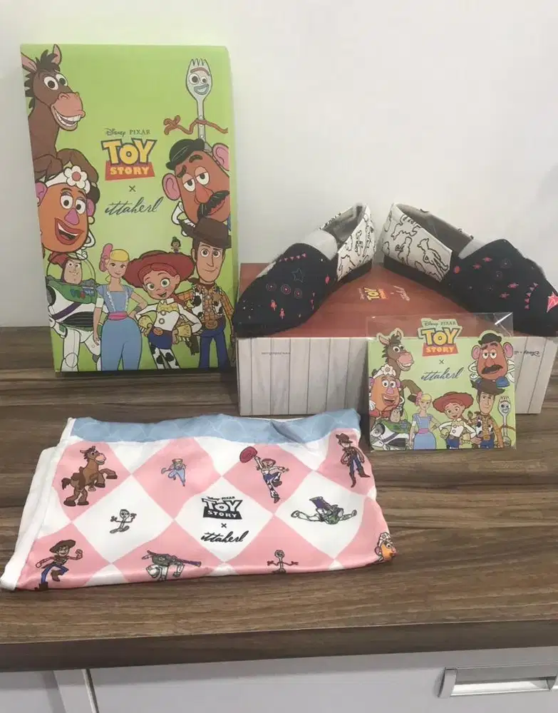Sepatu ittaherl edisi toy story